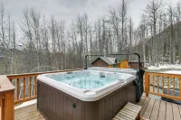 Alaskan Mountain Gem with Private Hot Tub and Gym! - Balkon