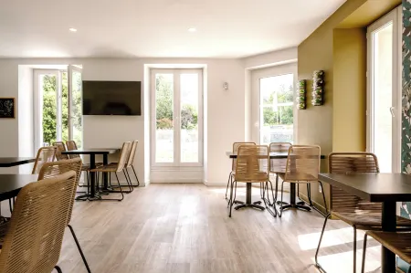 Green Hôtels Bordeaux Arena Отели в г. Кадожак