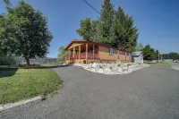 Newport Riverfront Home w/ Deck + Fire Pit! - 3 étoiles