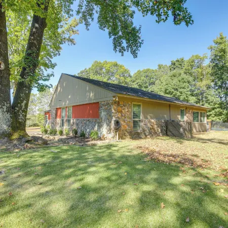 Sunroom, Fire Pit + Sauna: Lake Locust Village Gem