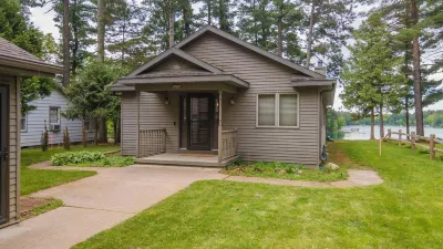 Chain Lakefront Retreat Awesome Sandbar Newly remodeled Hotels near Deerhaven Campground