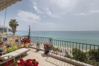 Poseidon Seafront Apartment by Rentalspro