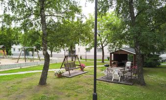 2BR Apt in Quiet Neighborhood