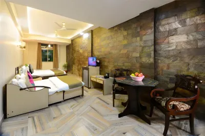 Hotel Ashish Palace