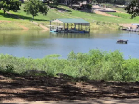 Cozy villa with a lot of natural light, and WiFi, in welcoming Lago Vista