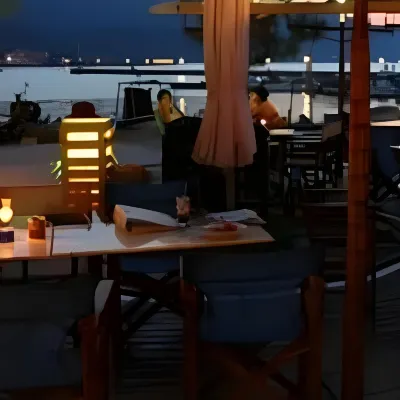 Captain's Beach Apartments Hotels near شاطئ ماكرياموس