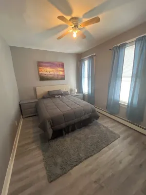 4-bedroom apartment near Airport Hotels near Speedy Mart