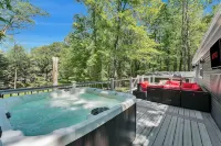 Beautiful House, Dogs ok! in WLE! Walk to the pool!