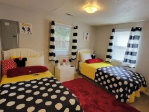 The White House w/ Hot Tub Portage Lakes Fenced Yard Pet-Friendly! 格林酒店