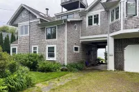 Kayaks, Deck & Pond Access: Rhode Island Retreat! - spa
