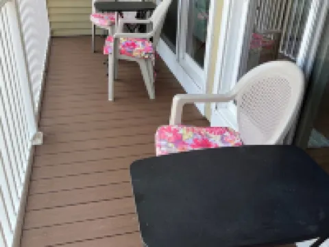 Misty Harbor Resort, Walk to Concerts at NH Bank Pavilion Beach on Lake Winni Hotels in Gilford