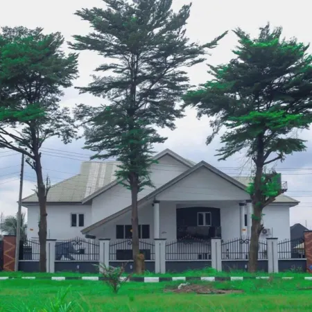 Hubbies Royale Hotel