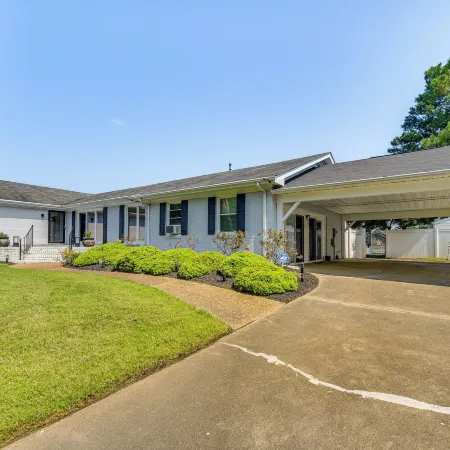 Luxe Lakefront Portsmouth Home: Fish, Swim & Play!