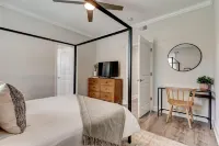 Charming Getaway with Chef's Kitchen and Breezy Greenway Access - Serene Retreat