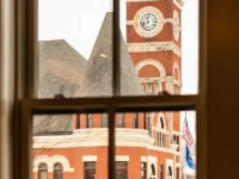 MJ's Penthouse ,a piece of paradise on Monroe's historic square Hotels in Monroe