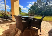 Resort Pool and Golf Views - Charming Retreat فنادق في لافمان