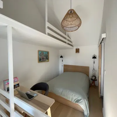 Small two-room house 5 minutes from Chantilly! Các khách sạn ở Gouvieux