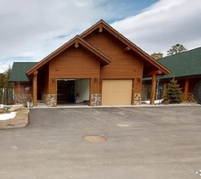 Modern Upper Pines Chalet