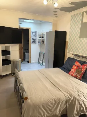 King Studio Hotels near Queen's Hospital