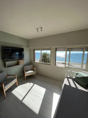 Charming 1-bedroom apartment in beautiful Puerto Madryn with WiFi Hotel a 