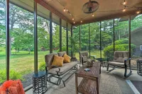 Cozy 3 Bedroom Cabin Fits up to 10 Guests!