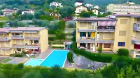 Apartment Enchanting Lake View, convenient to the Center and the Beaches