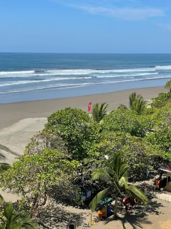 Newc. Beachfront Condo, Vistas de Bejuco Отели в г. Бехуко