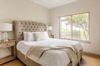 Dripping Springs Dream House with pool, views, and privacy - sleeps 8!