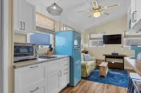 Charming 1-bedroom apartment with AC, 3 minute walk to beach, and new hot tub Hotel a Westbrook