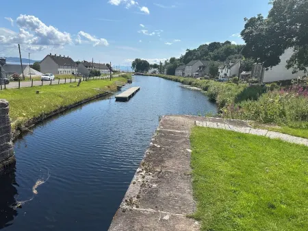 Family Cottage by the Crinan Canal, handy for whisky, golf and standing stones.