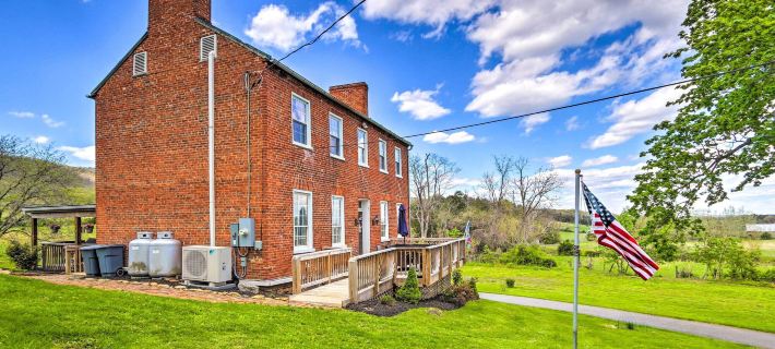 Historic 'Hammond House' w/ Wine Country View! Hotels in Shenandoah County