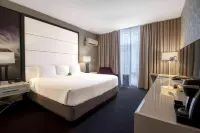 Tryp by Wyndham Savannah Downtown/Historic District Hotels near Jen Library