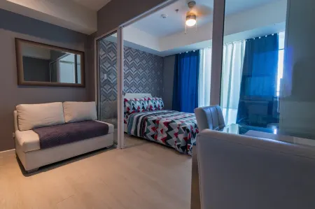 Beach Right At Your Doorstep - Azure Maldives Tower Отели рядом с достопримечательностью «Cathedral Of The King»