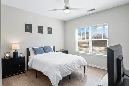 Comfy Stay by ATL Airport + Pool Access