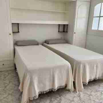 Studio in Torrox Costa, 2 minutes walk from the beach and the promenade Rooms