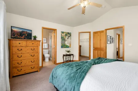 Rigden Retreat Garage, Dog Friendly, Near Trails