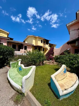 Walk to 4 charming family-friendly beaches with all amenities nearby