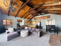 3-bedroom chalet in fabulous Bartlett, wonderful spot close to Storyland