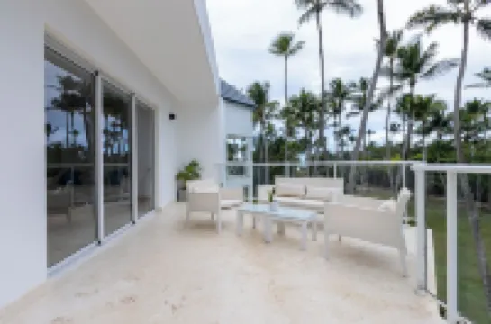 Spacious 3-bedroom apartment with AC, WiFi in Coson Bay