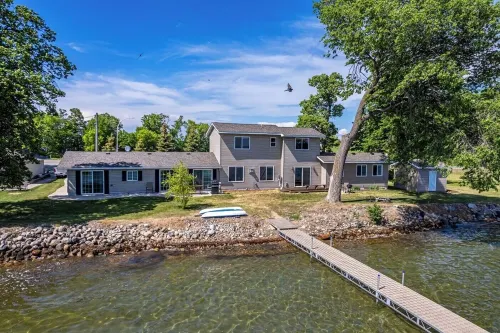 Private Sandy Beach - 5 Bedroom - 9 Bed MN Lake Home Hotels in Lida Township