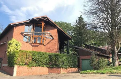 Spacious, family-friendly vacation apartment in architect's house with garden