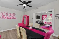 Barbie's Dreamhouse - Sleeps 6 Near Botanical Gardens & Tower Grove Park