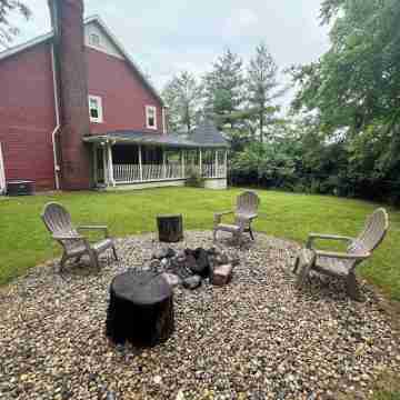 Southern Indy Farmhouse ~ 4-beds, Game Room, Hot Tub, & Pet Friendly Hotel Exterior
