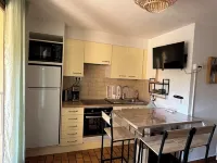 26m2 studio cabin with south-facing terrace, pool view Hotels in Giens