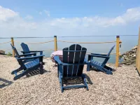 Waterfront 3 Bedroom Cottage w/Sunsets over Sandusky Bay