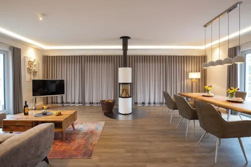 Seeparkvilla directly on the lake