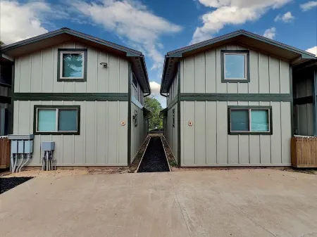 BRAND NEW! Lake Chatuge Tiny Home on Main Street! Отели рядом с достопримечательностью «Campsite No 70»