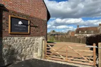 Longstones Avebury – Ridgeway Hotels in Marlborough