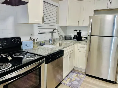 Modern, Chic, and Stylish 2 Bedrooms 2 Bathrooms