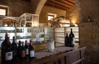 Dimora del Piano-Villa immersed in nature and surrounded by 40 hectares of vineyards Hotels in Vittoria